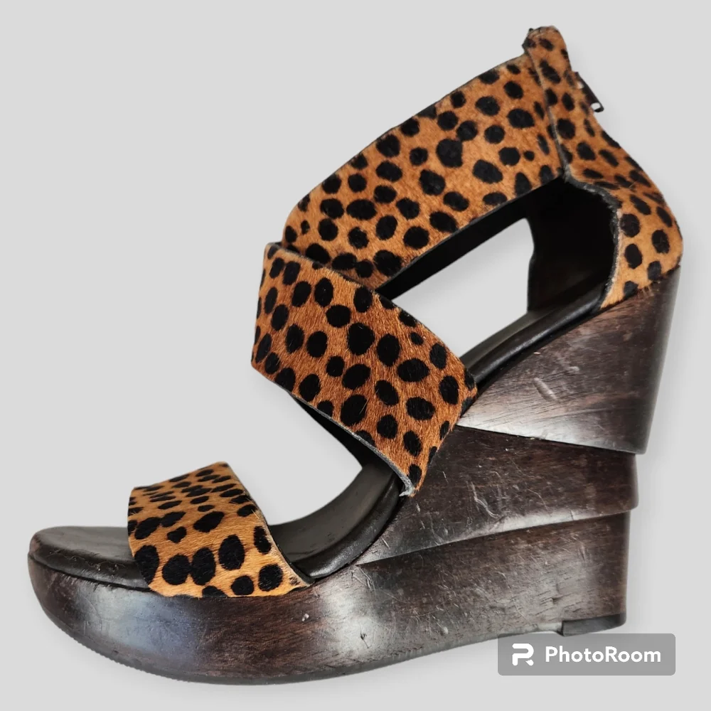 Diane Von Furstenberg Designer Mobwife Animal Print Wedge Heel size 8